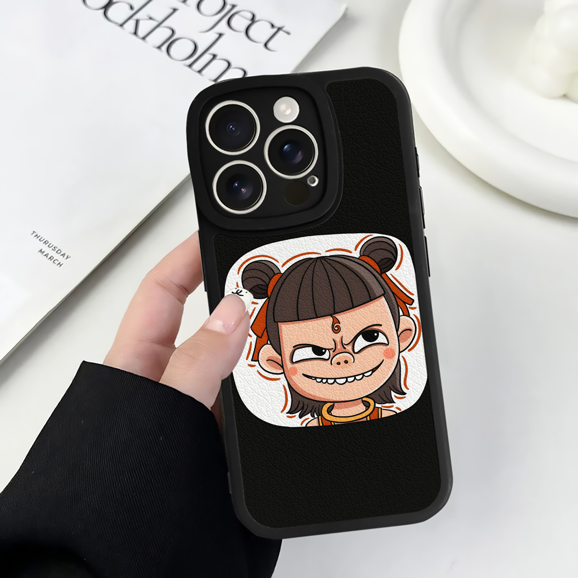 （画像用） Ne Zha 2 ナタ 魔童の大暴れ 【iPhone 16シリーズ対応】シリコンスマホケース（レザー調） 材質：シリコン